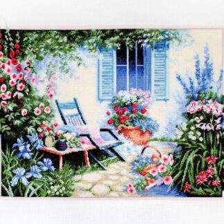 Набір для вишивання хрестиком Квітковий сад (B2342)